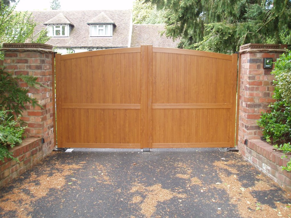 Double Executive PVCu Gate in Golden Oak Bedworth 2 3