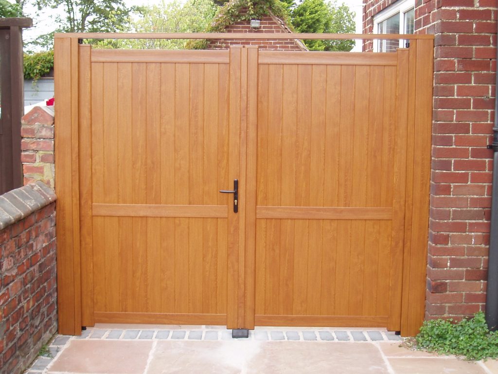 Double Executive PVCu Gate in Golden Oak Ryton Upon Dunsmore 3