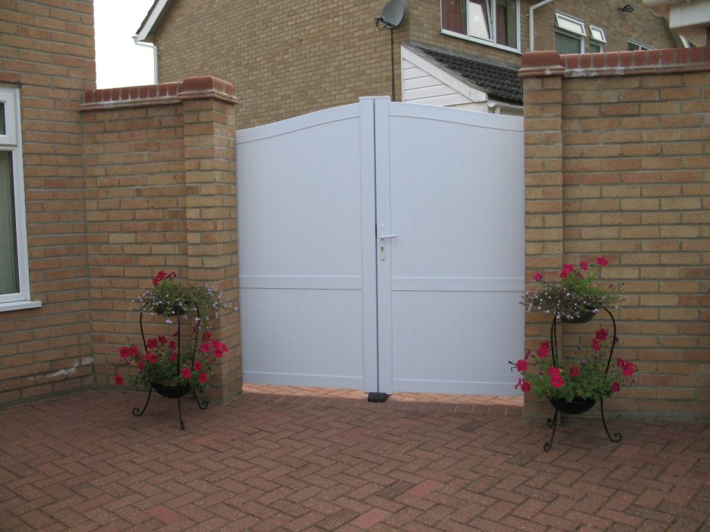 Double Executive PVCu Gate in White Lutterworth