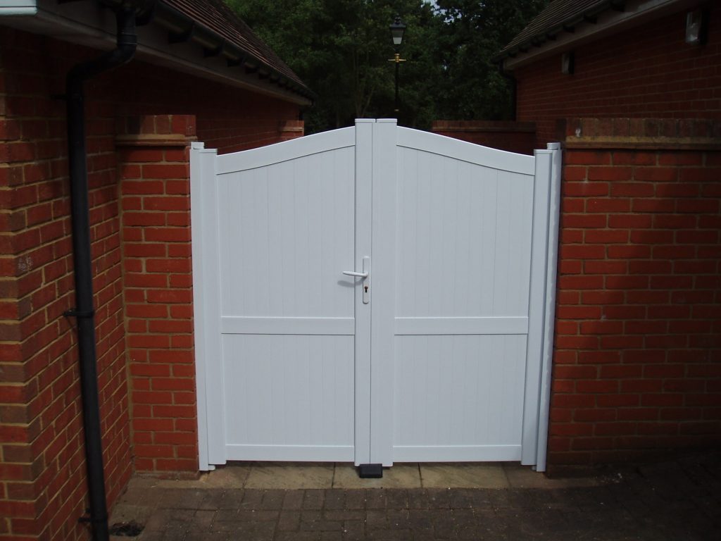 Double Executive PVCu Gate in White Sapcote