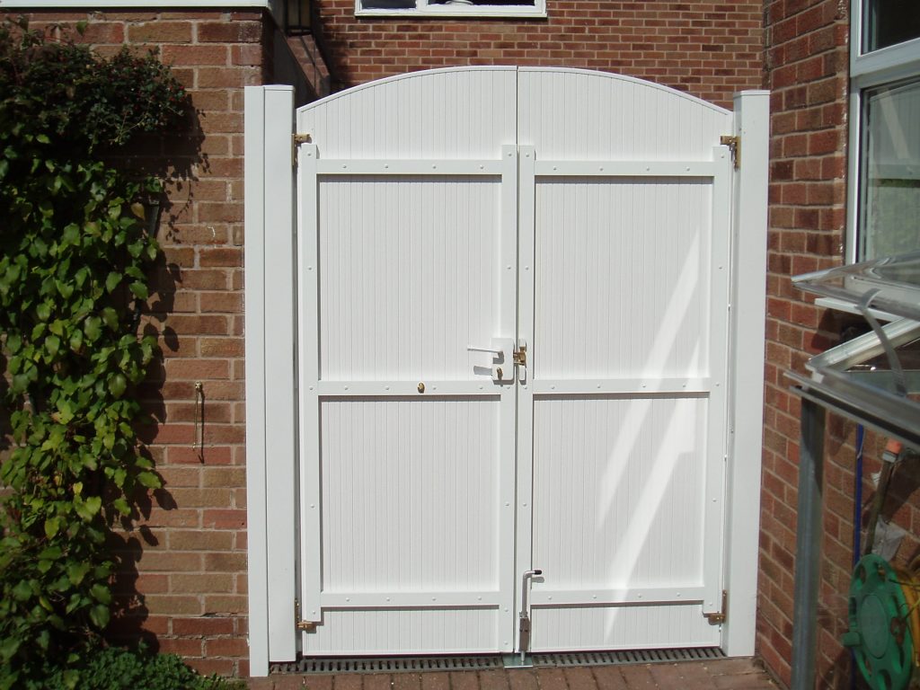 Double Stretton PVCu Gate with Arc Top Rugby