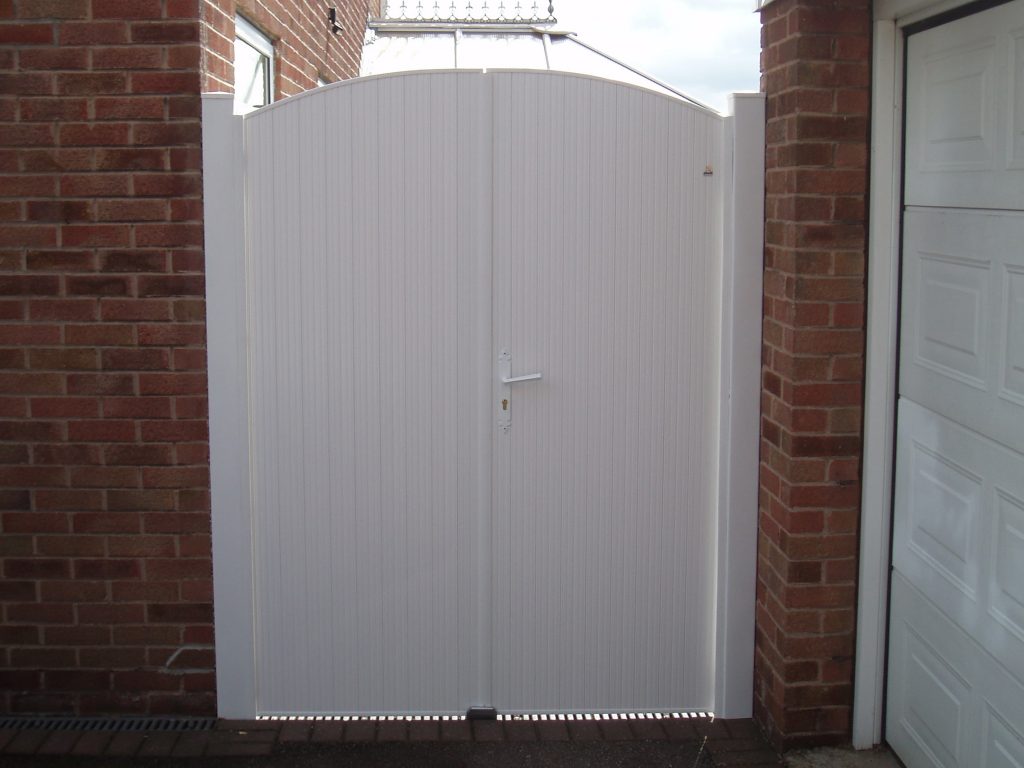 Double Stretton PVCu Gate with Arc Top Rugby 2