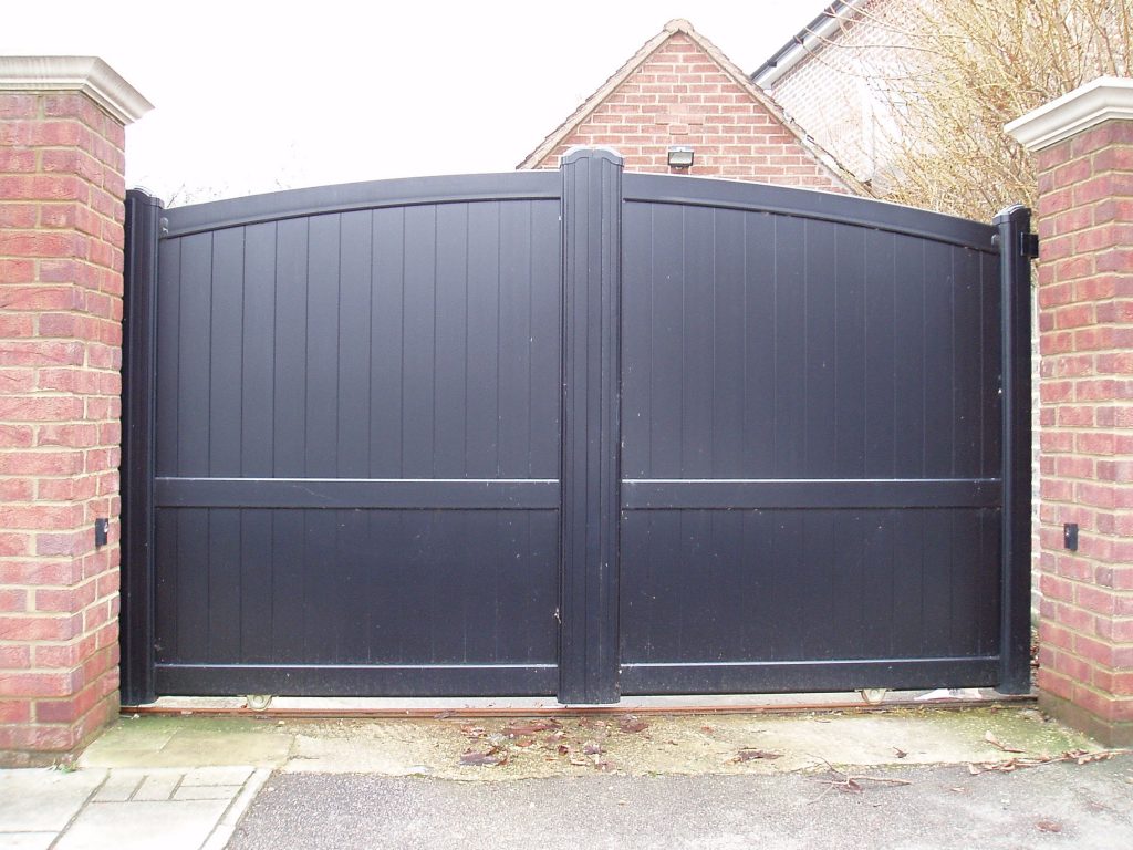 Sliding Executive Aluminium Gate Burbage