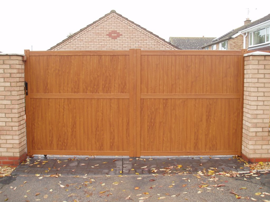 Sliding Executive PVCu Gate in Golden Oak Kenilworth